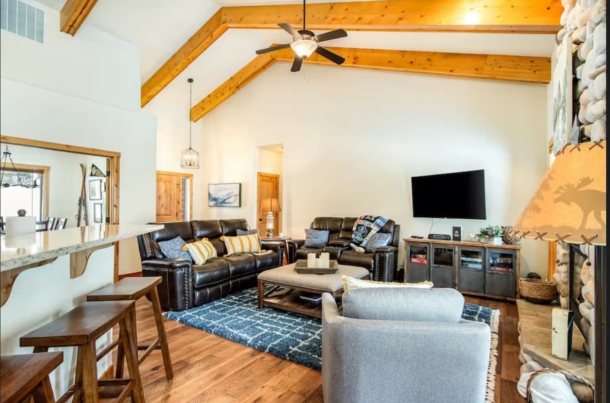 Dog-friendly McCall home -near bike trails