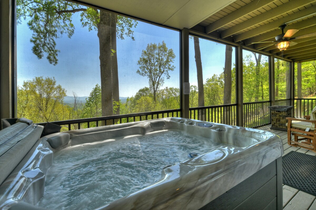 Dancing Bear - hot tub, magnificent view, fire pit