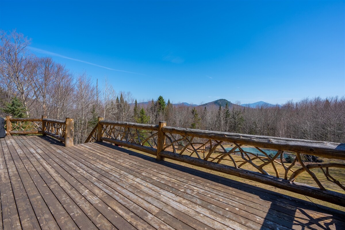 Breakaway Lodge with views of Whiteface Mountain