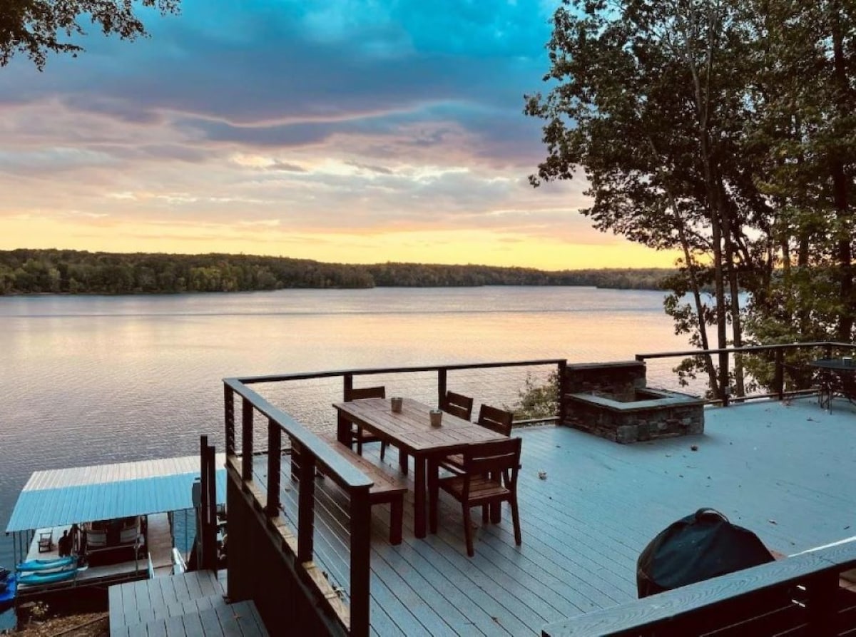 Best Views on Lake, TIki Hut, Boat Rental + More