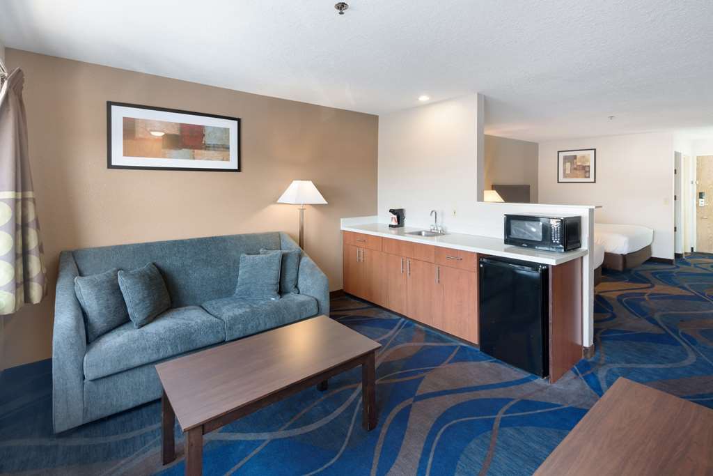 2 Pet-friendly Units with Free Breakfast & Parking