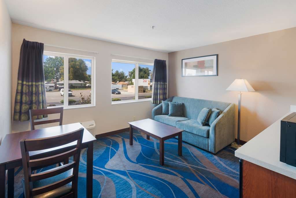 2 Pet-friendly Units with Free Breakfast & Parking