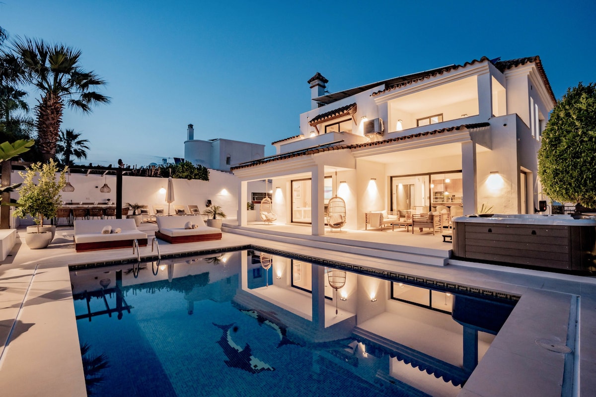 Villa Florens - Superb 8 Bed Villa in Banus!