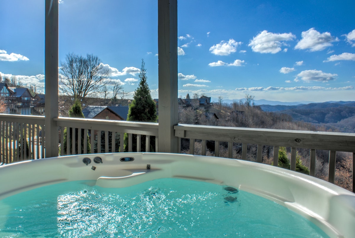 Black Bear Lodge at Scenic Wolf by CM | Hot Tub