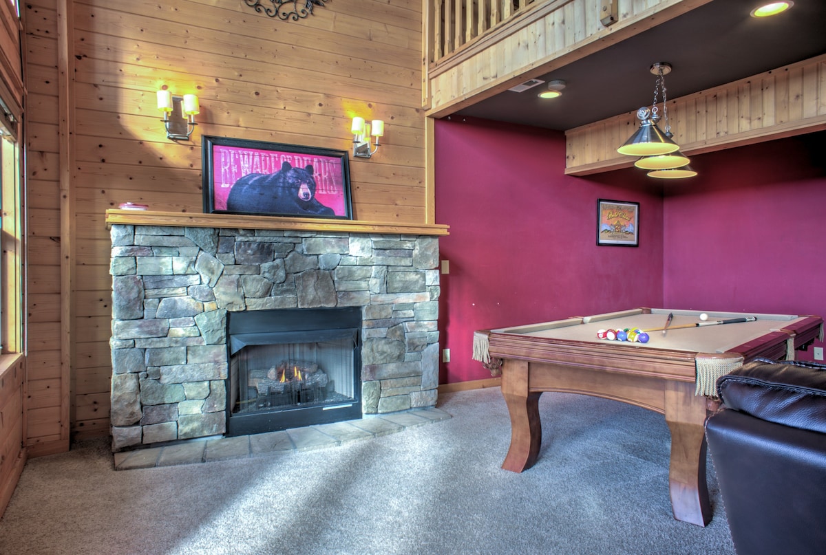 Black Bear Lodge at Scenic Wolf by CM | Hot Tub