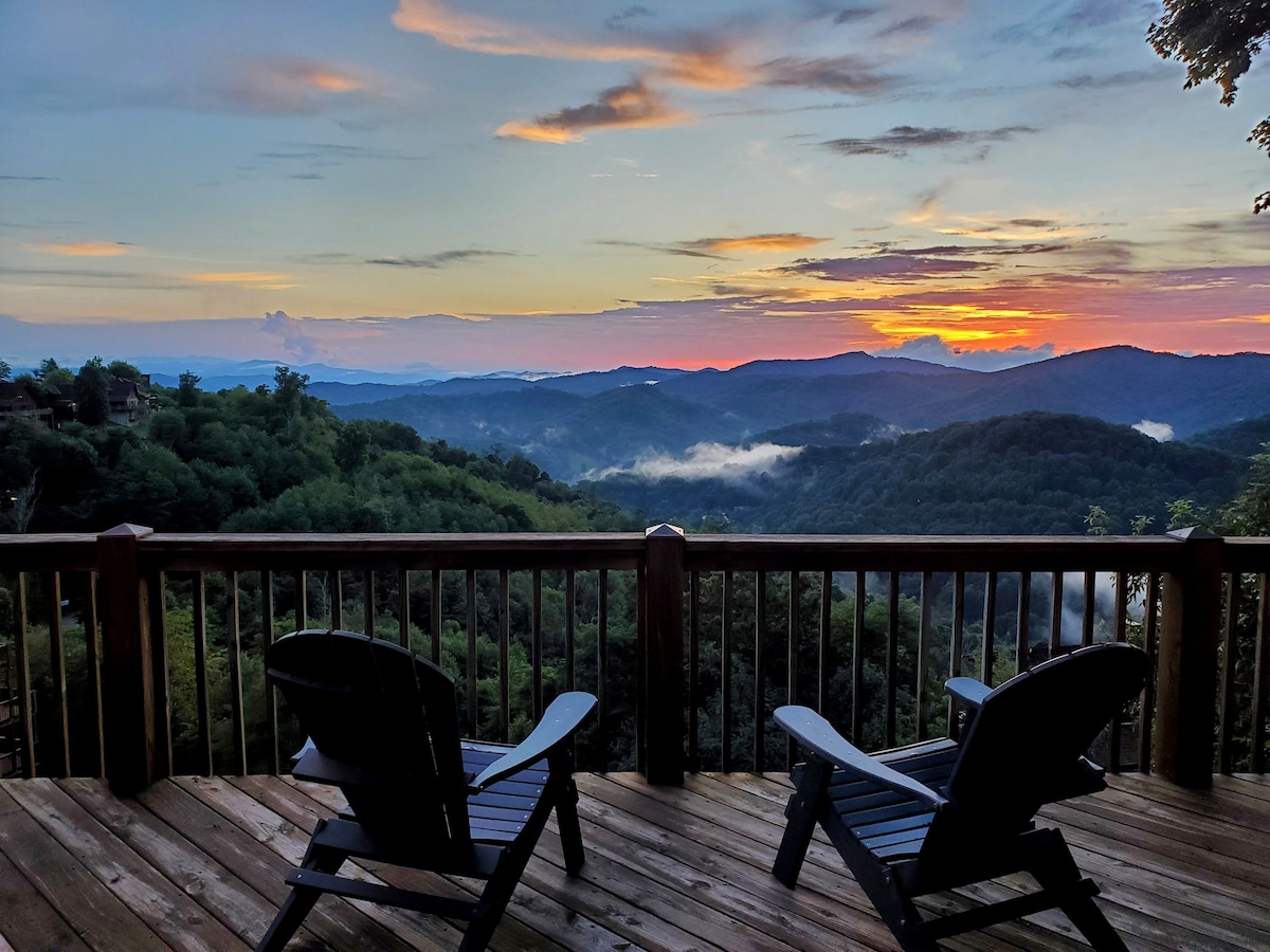 Black Bear Lodge at Scenic Wolf by CM | Hot Tub