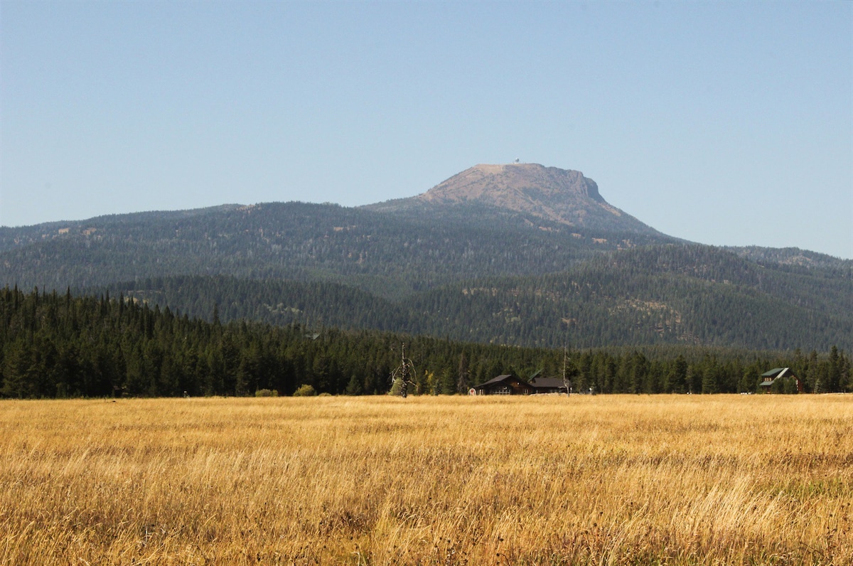 Old West Escapes, Mercantile