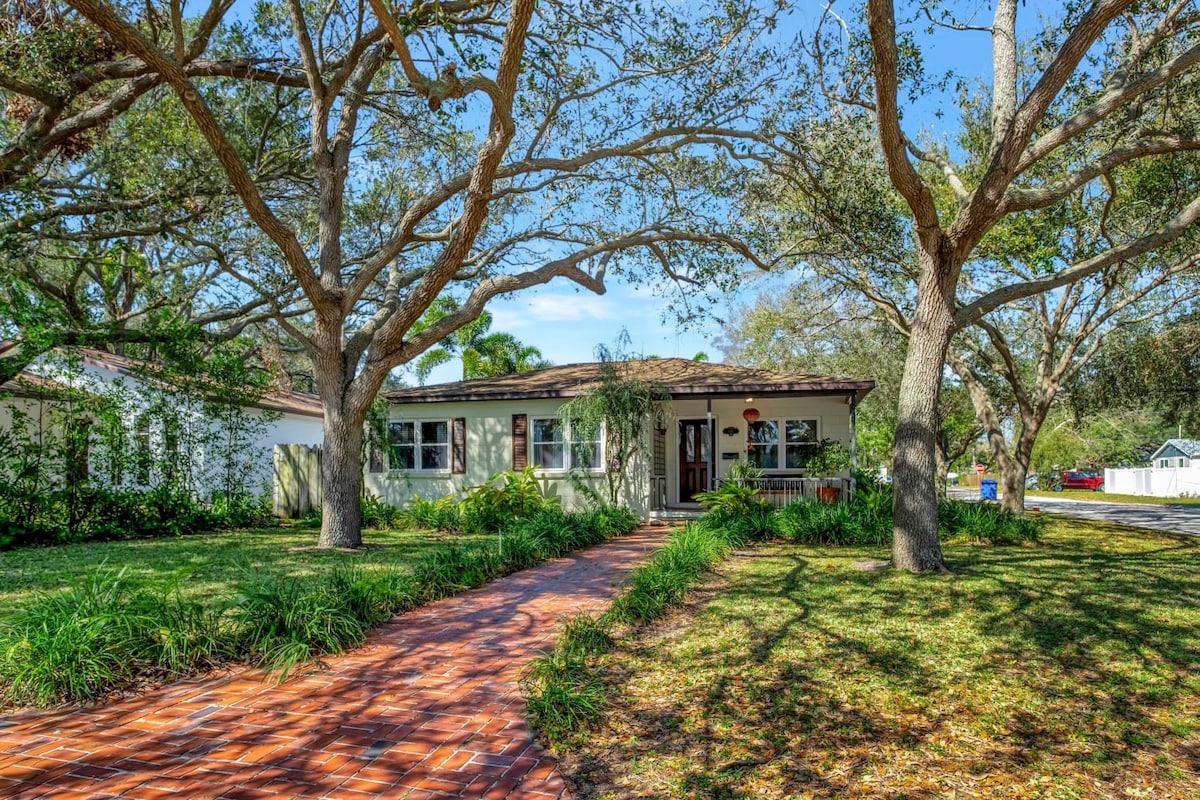 St Pete Hideaway w/ Pool- Pet friendly