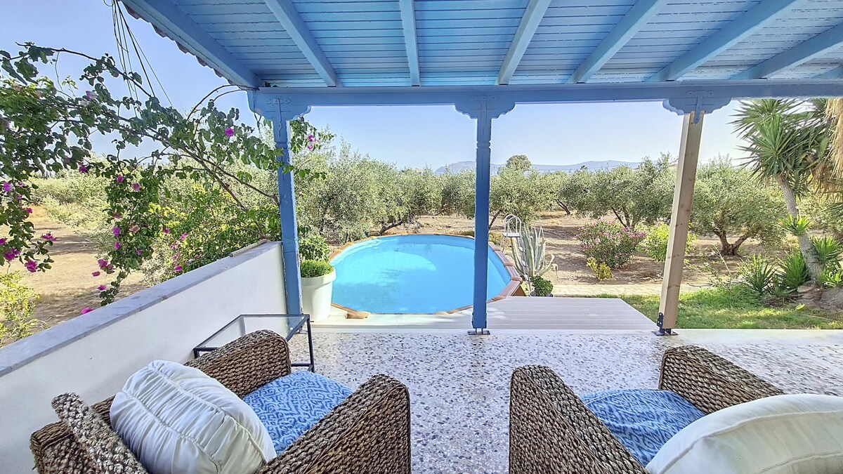 Cozy beach house, jacuzzi, close to beach