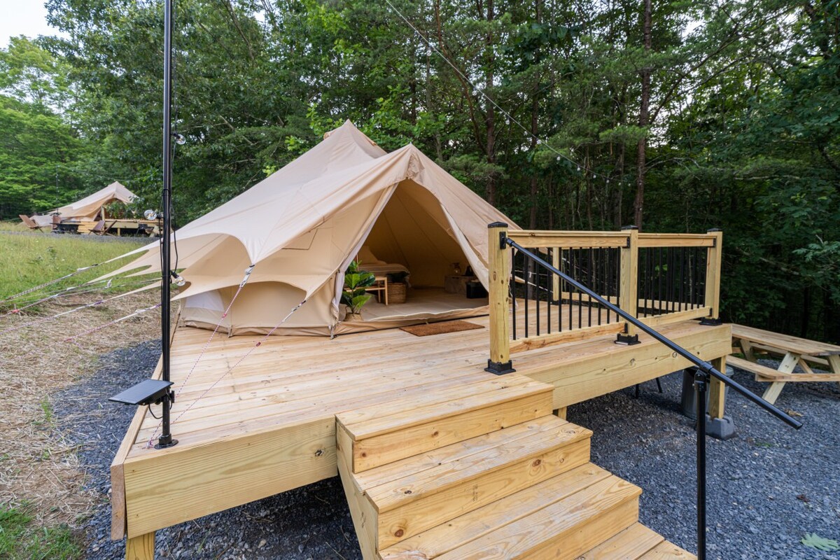 Dog Friendly Glamping for Two in Wooded Area