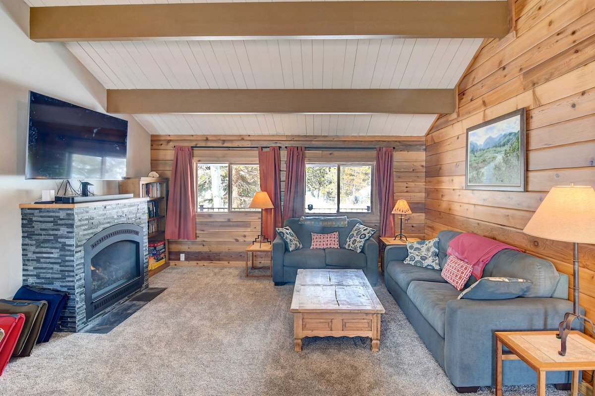 Lakefront Rocky Mountain Cabin w/ Wraparound Deck