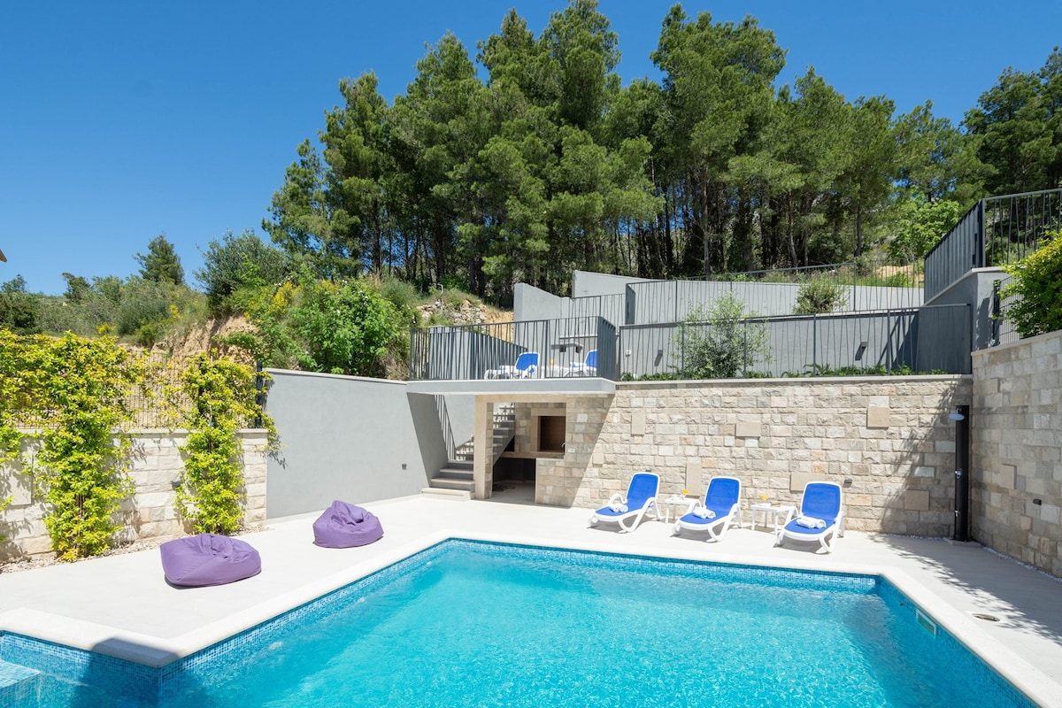 Villa Blue Sky, private pool, jacuzzi, breakfast