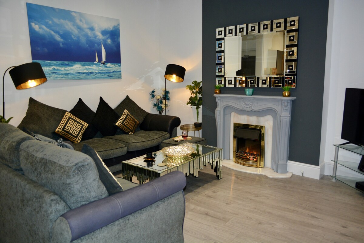 Sandybanks Torquay- Sea view & promenade apartment