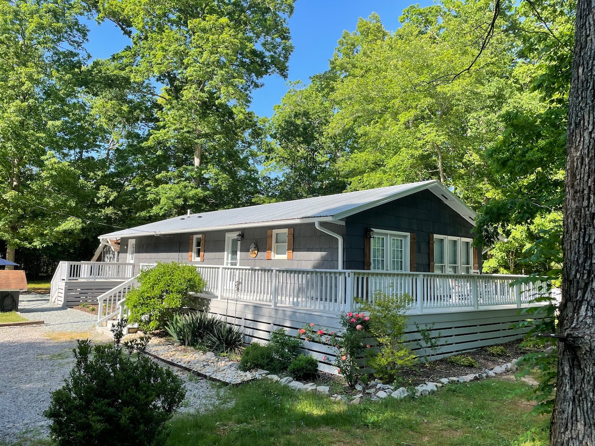 Cozy Lake Gaston Estates Cottage