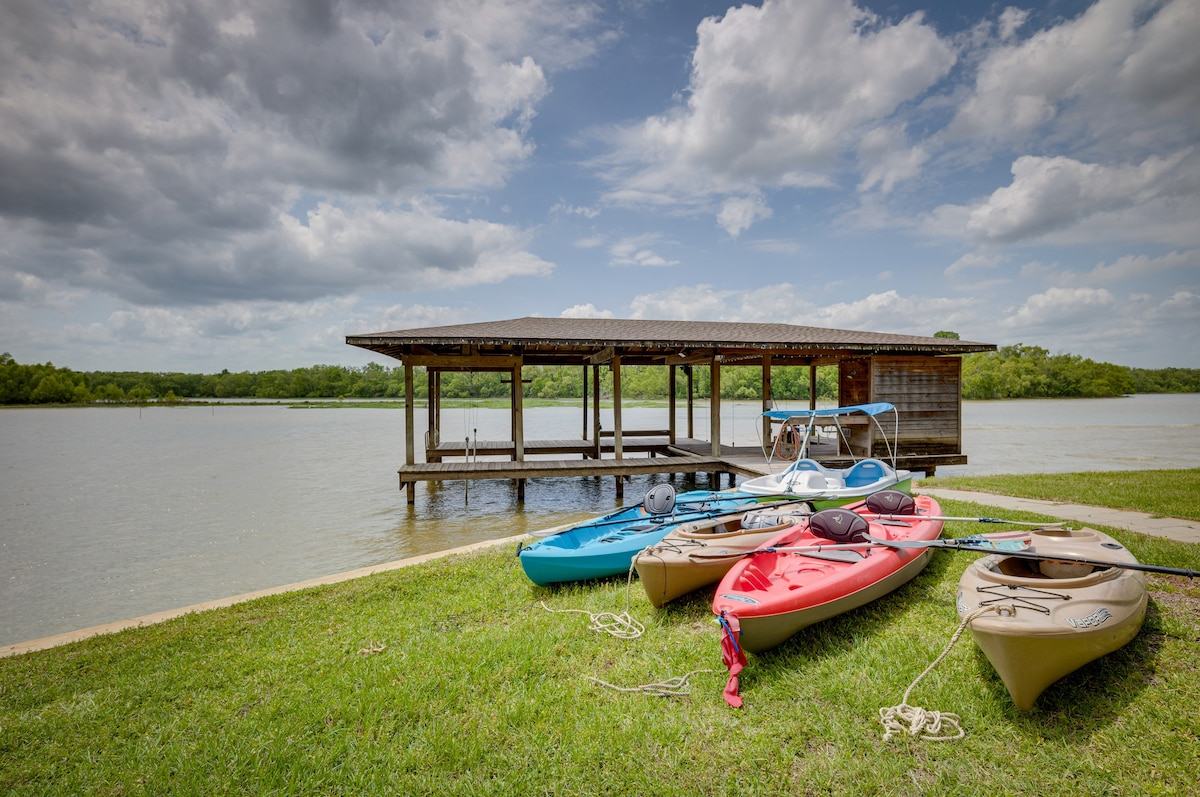 Waterfront Huntsville Home w/ Private Dock & Spa