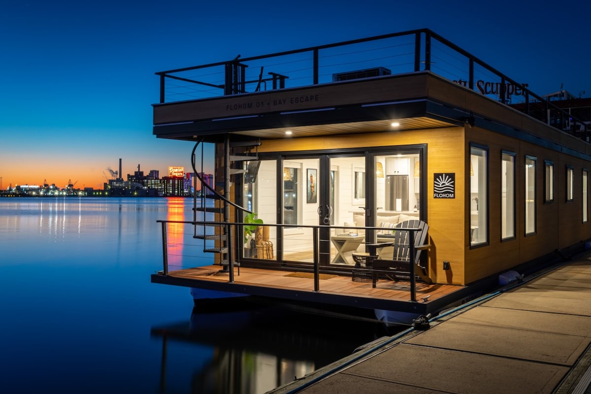 Luxe Houseboat with 360 Waterfront Views