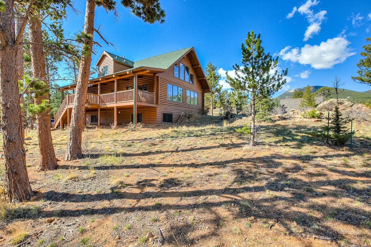 Moose Mountain Lodge -Secluded Log Home w/Hot Tub