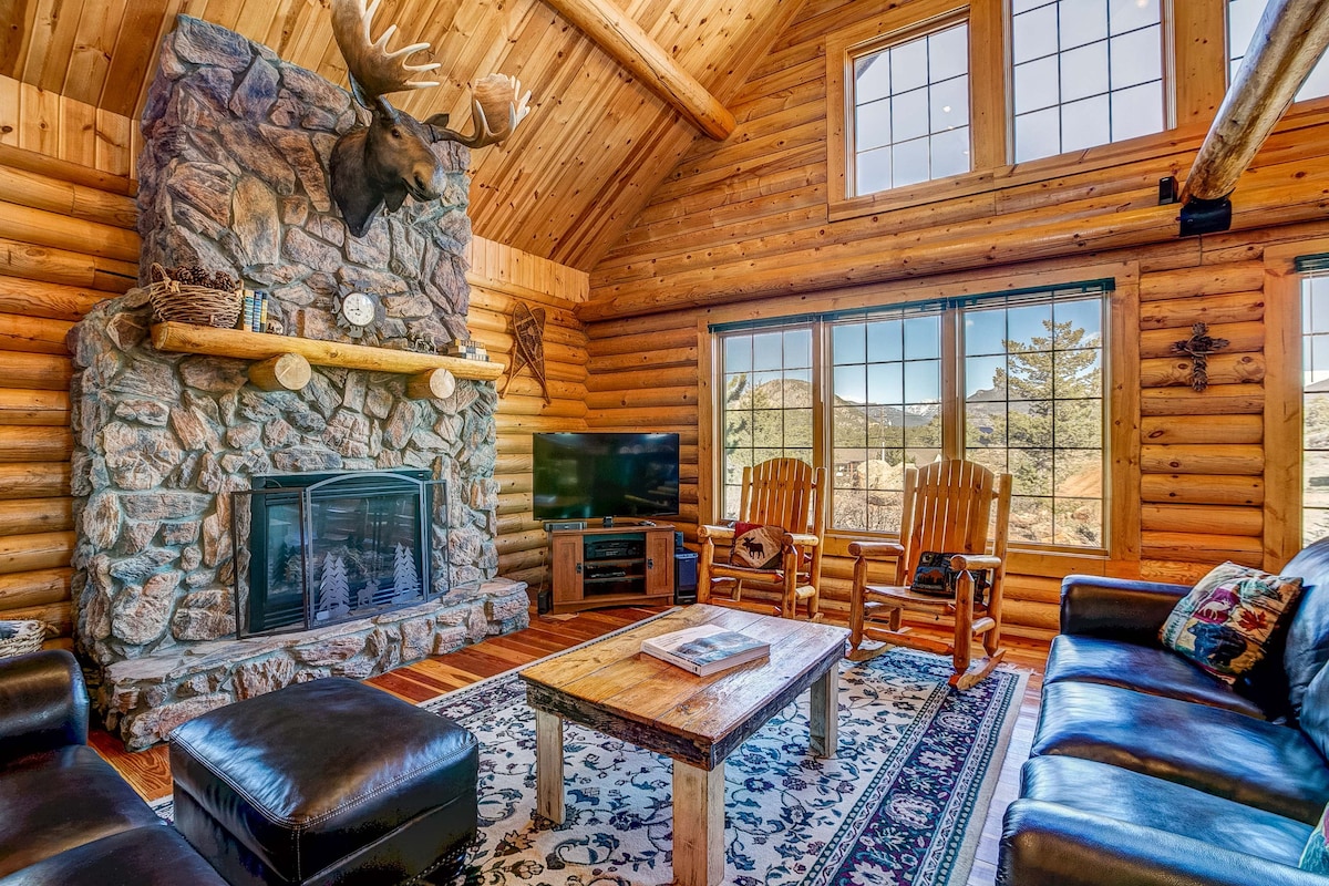 Moose Mountain Lodge -Secluded Log Home w/Hot Tub