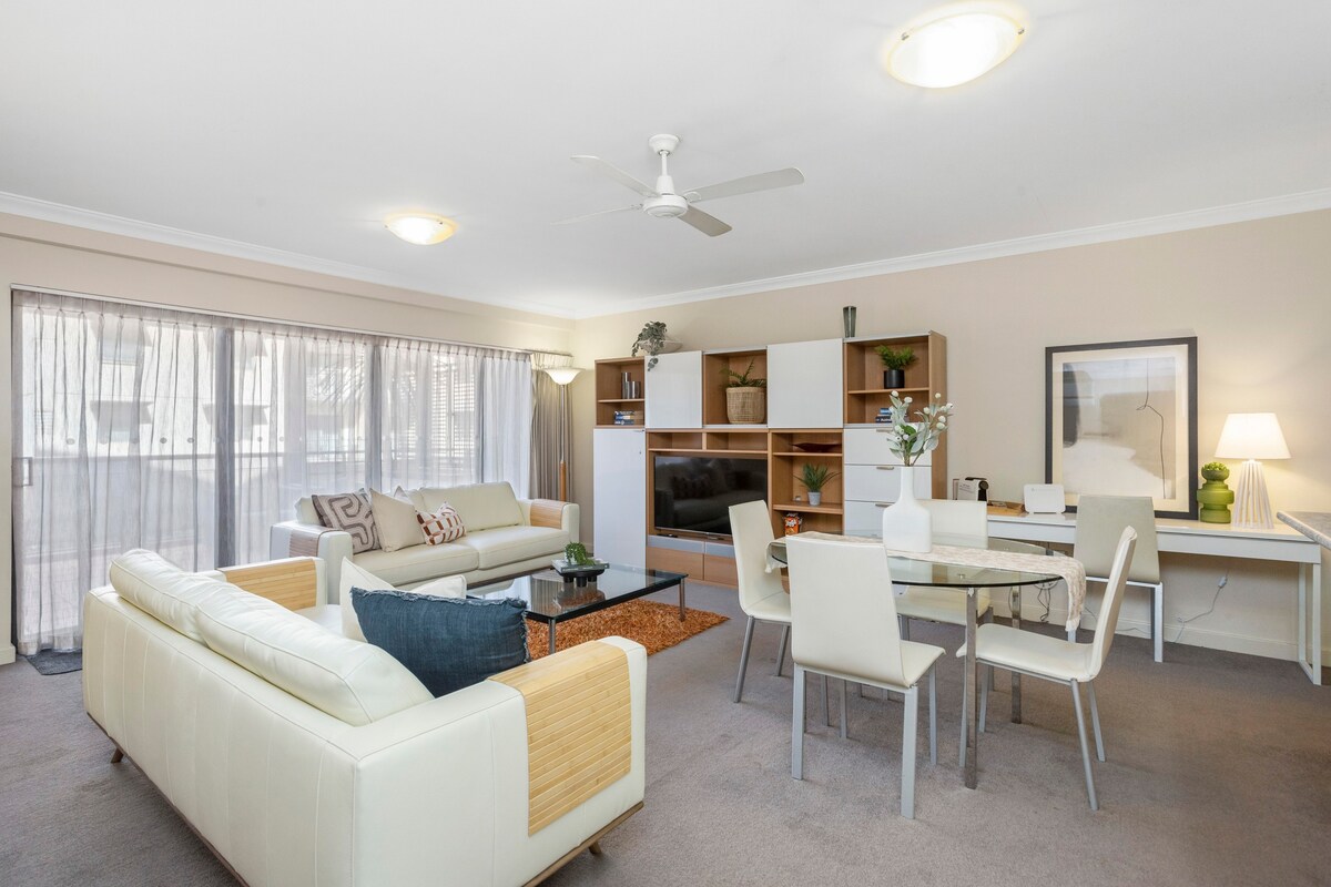 Executive 2BR Suite on Mounts Bay Road