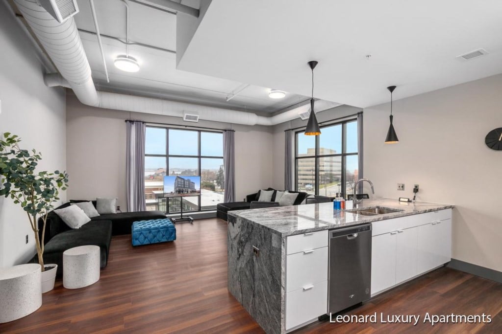 Waterfront Views Apartment - Leonard Building