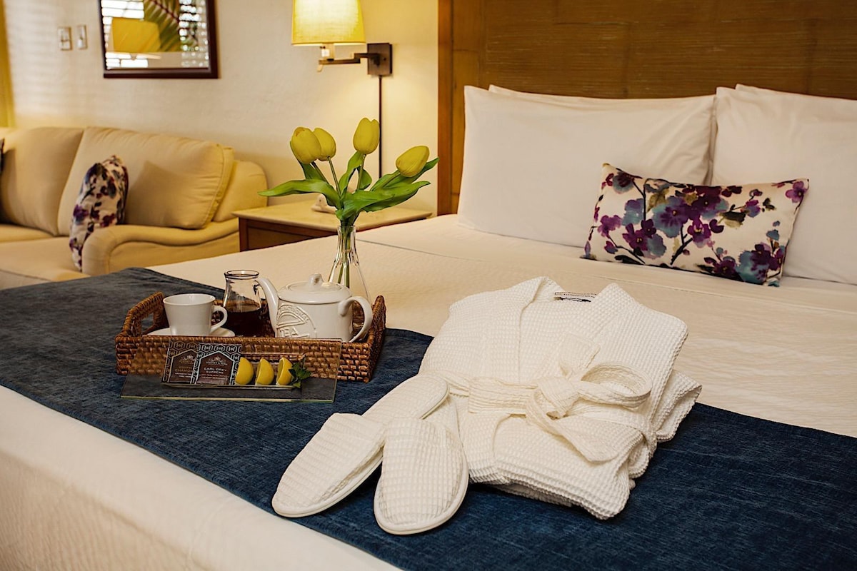 Unwind in Style at a Luxurious Oceanfront Resort!