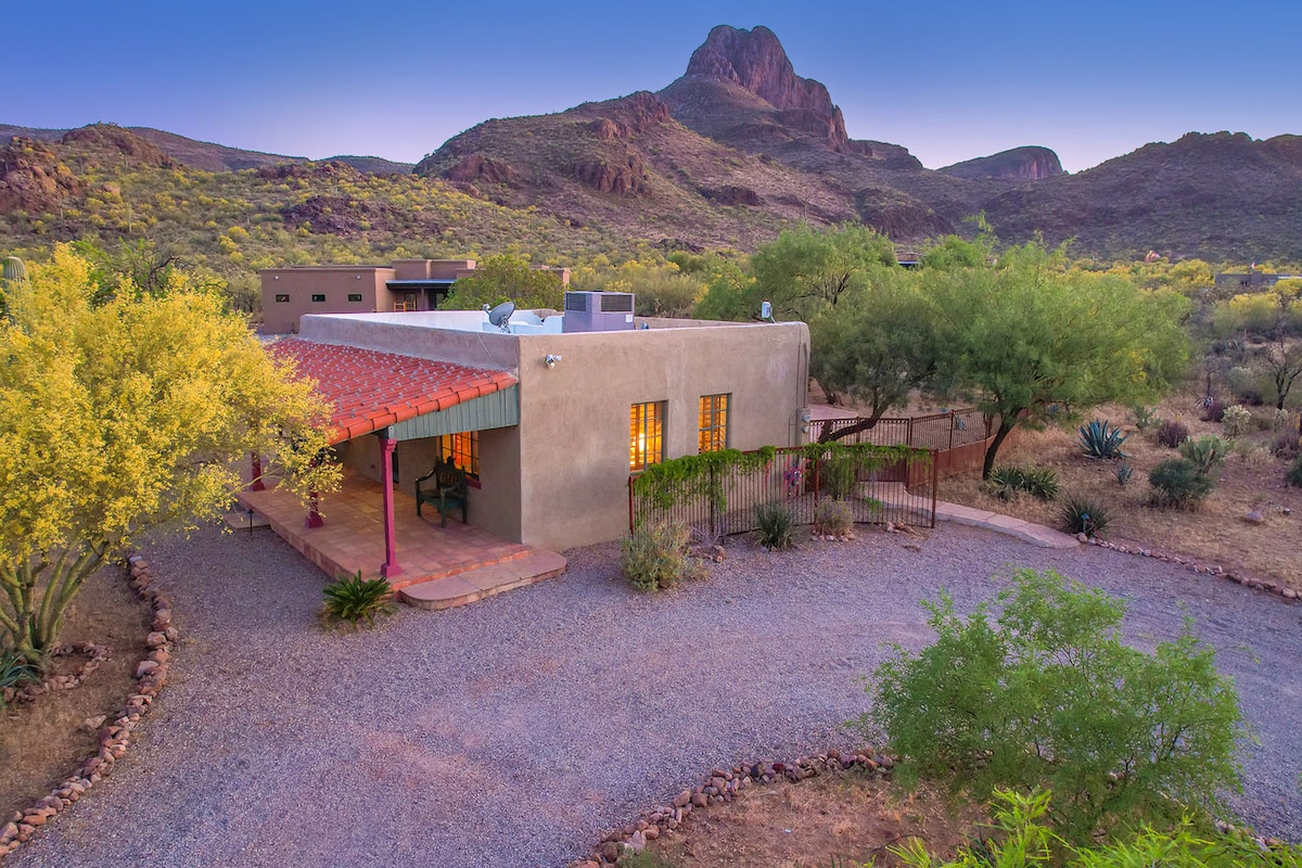 带Mt Views的Adobe Home -Hacienda Del Cholla