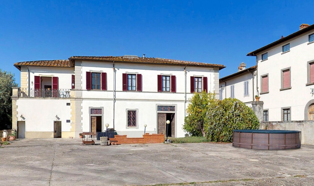 Villa Cicogna Tuscany sleeps 2 - 10 guests