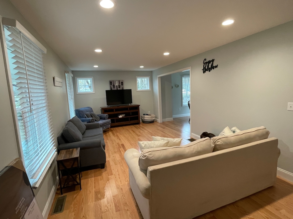 The Maplewood | Pet Friendly | Great Location