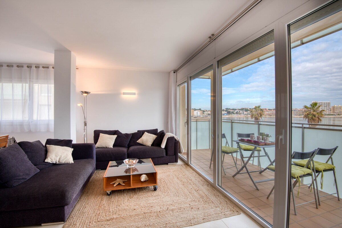 Lola: Precioso apartamento con vistas al mar y a p