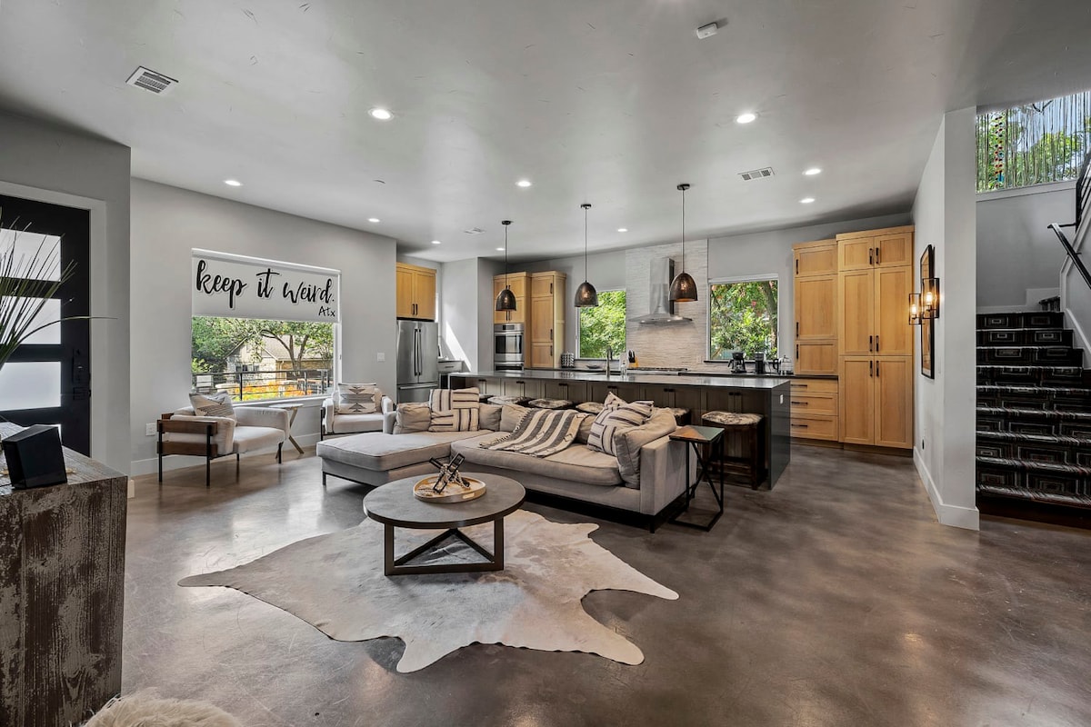 Serenity Spaces in South Lamar - 7 Bed|Ping Pong