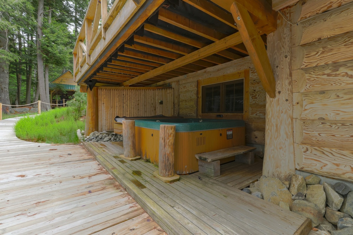 Custom 6BR Lakefront | Hot Tub | Dock