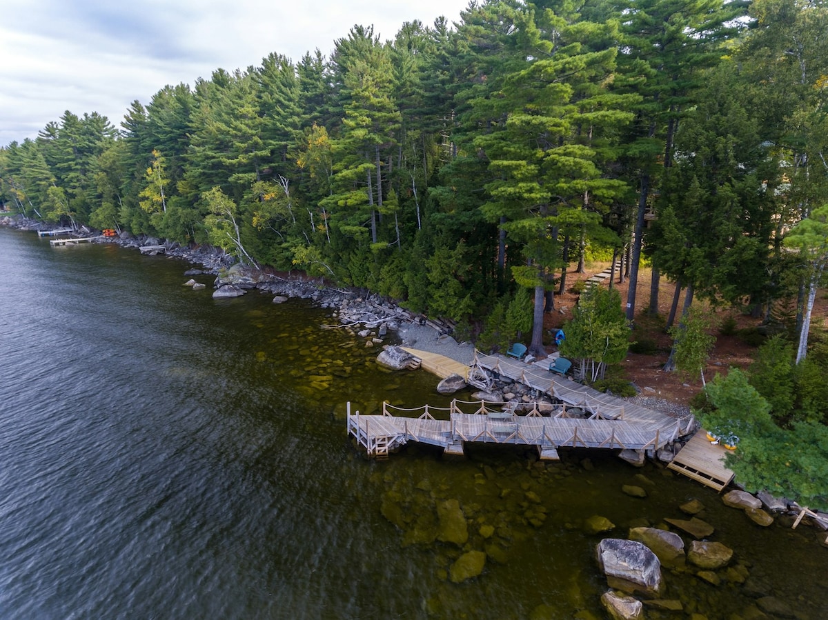 Custom 6BR Lakefront | Hot Tub | Dock