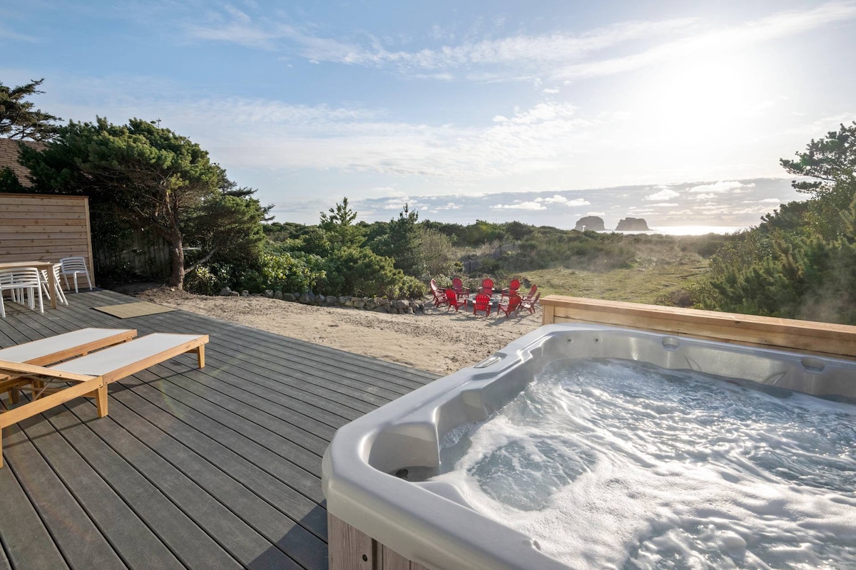 Oceanfront Views of Twin Rocks, Pets OK + Hot Tub