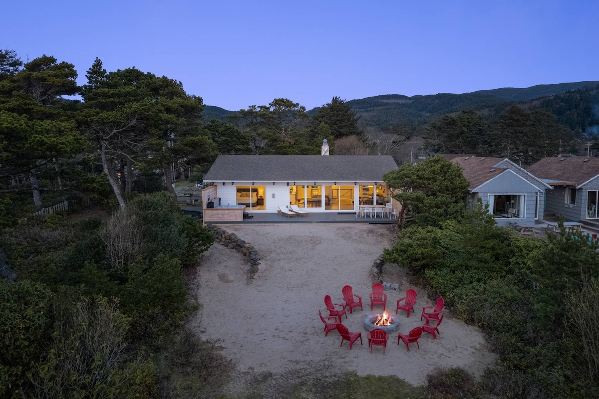 Oceanfront Views of Twin Rocks, Pets OK + Hot Tub