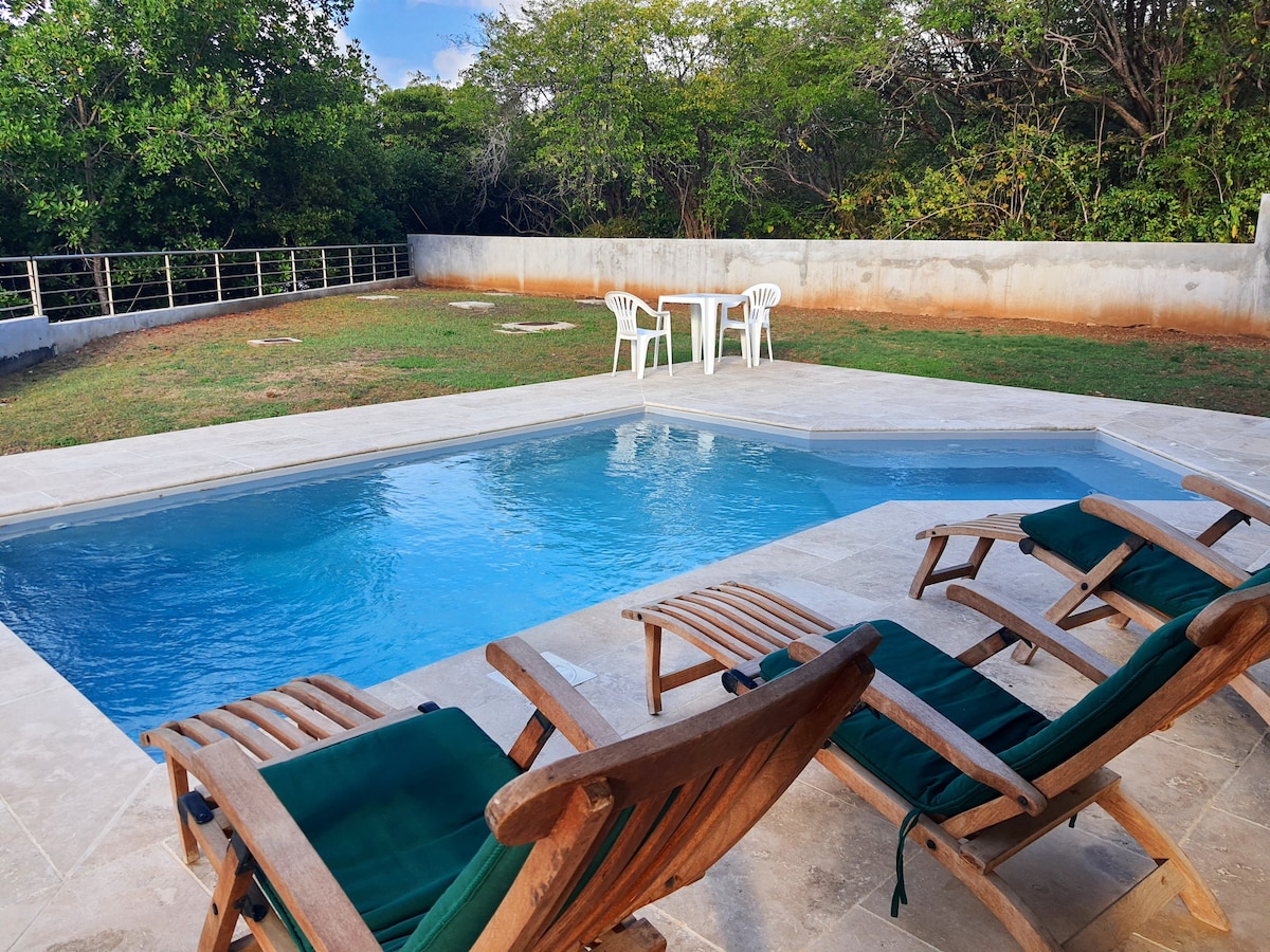 Villa 5 km away from the beach with swimming-pool