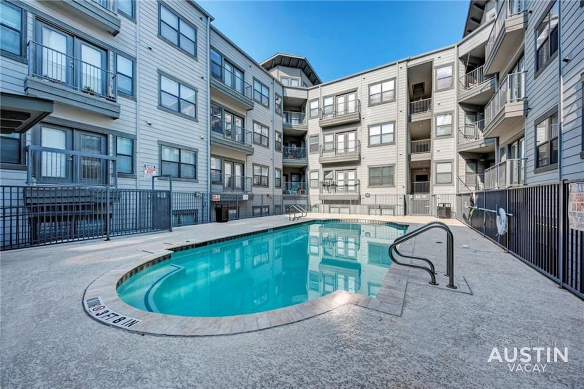 Location is Key! Great Spot for 6 in Austin + Pool
