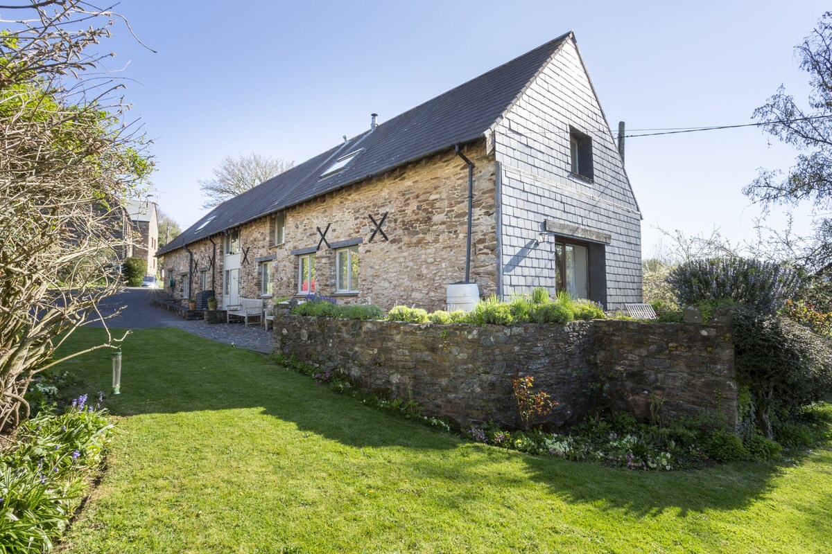 Stunning renovated barn near Dartmouth sleeps 8