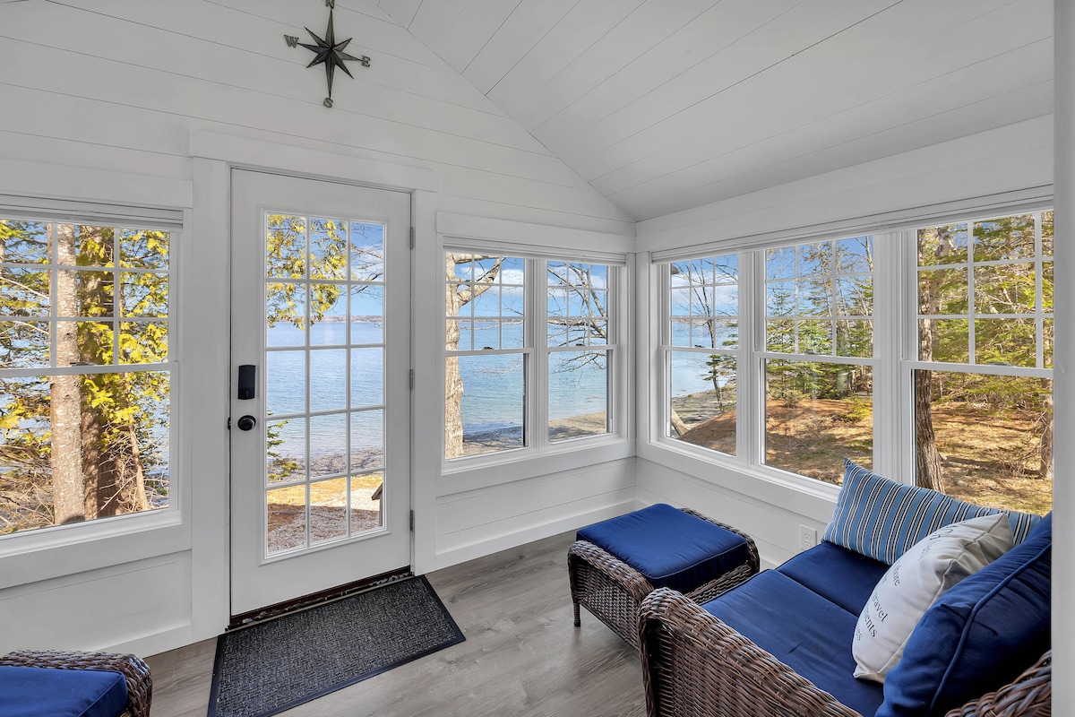 Beachcomber Cottage-Oceanfront!