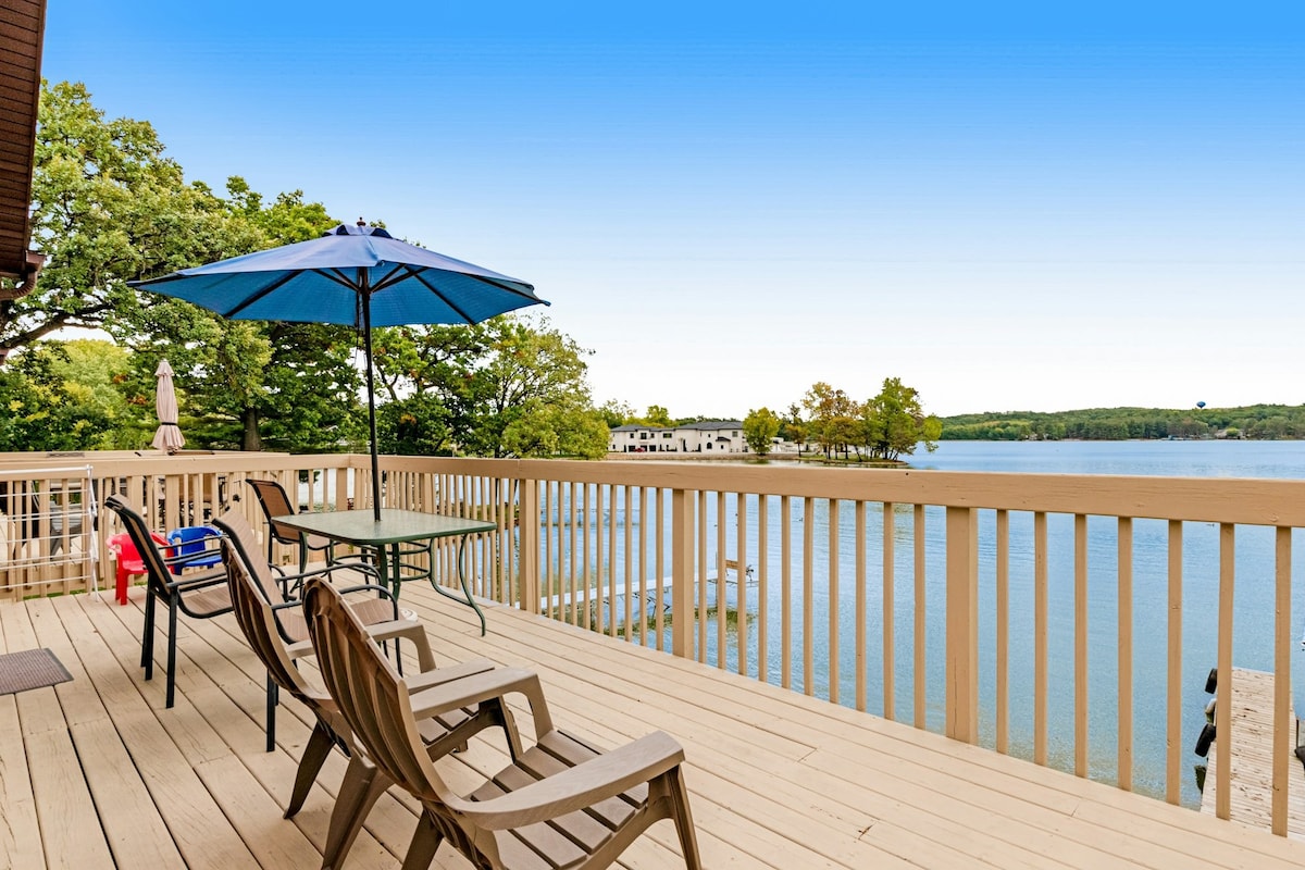 2BR lakefront dog-friendly condo with beach access