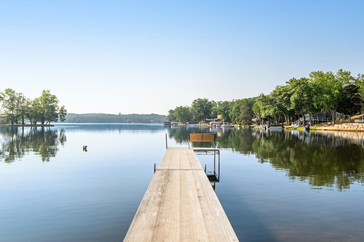 2BR lakefront dog-friendly condo with beach access