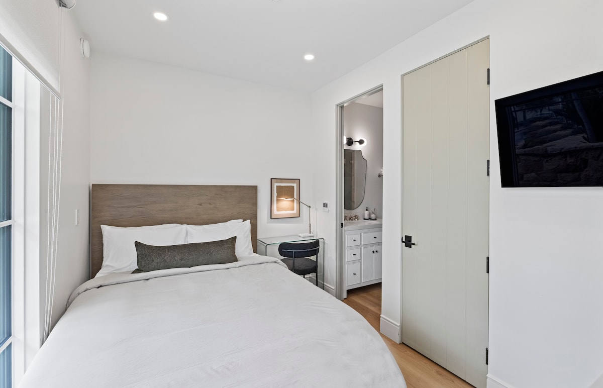 Casa Jardin Unit 1-Boutique Suite in Downtown