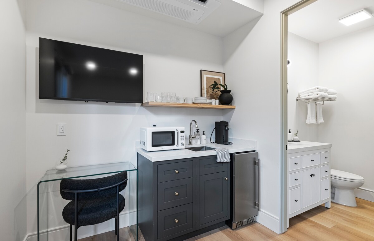 Casa Jardin Unit 5-Boutique Suite in Downtown