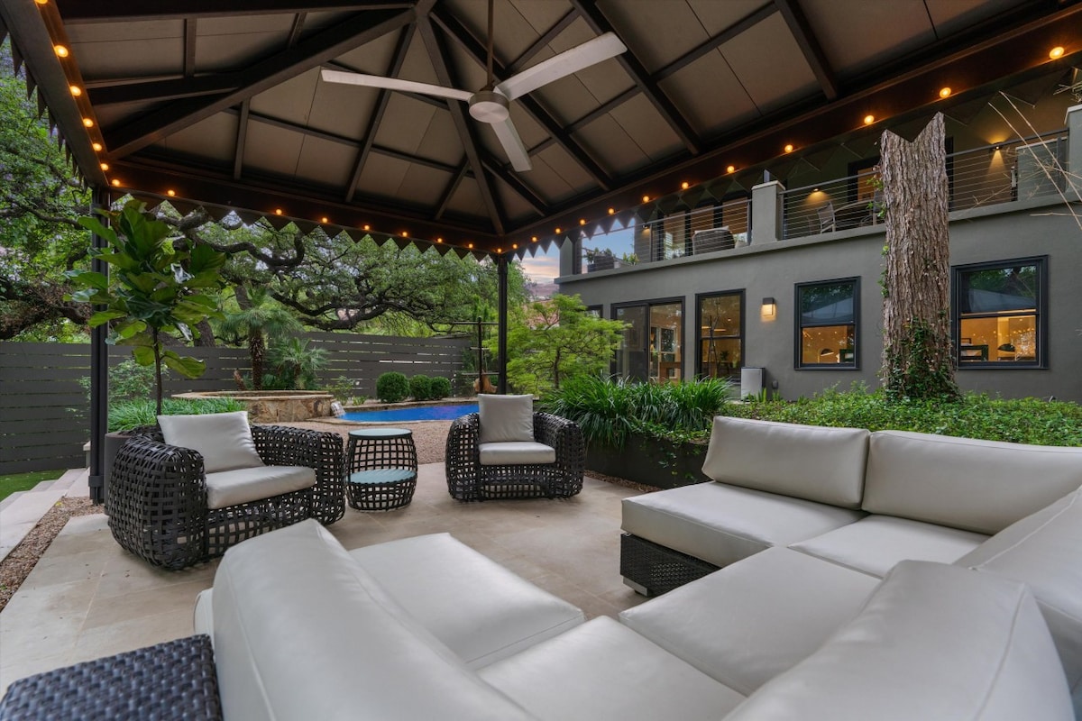 Downtown Oasis : Heated Pool, Spa, Game room