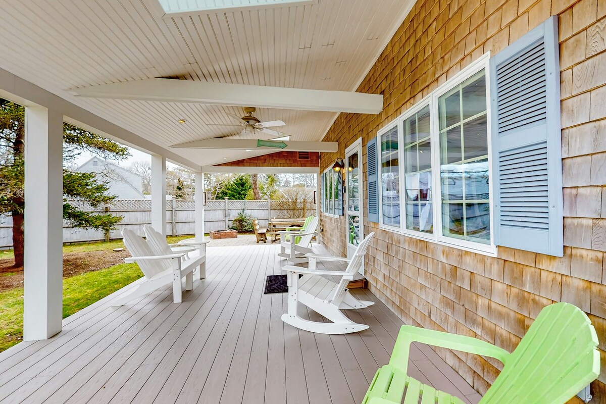 Tree-lined 4BR with decks & private beach access