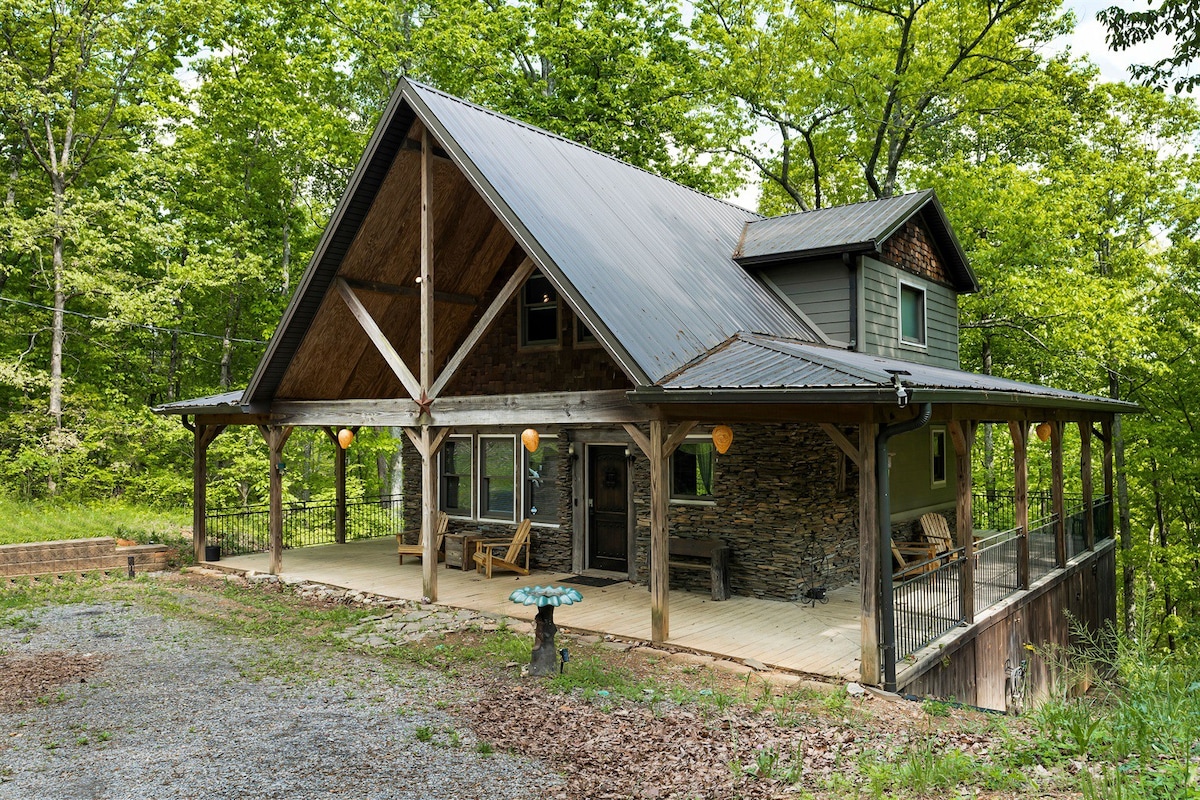 Rustic Cabin Retreat - Perfect Staycation Spot!