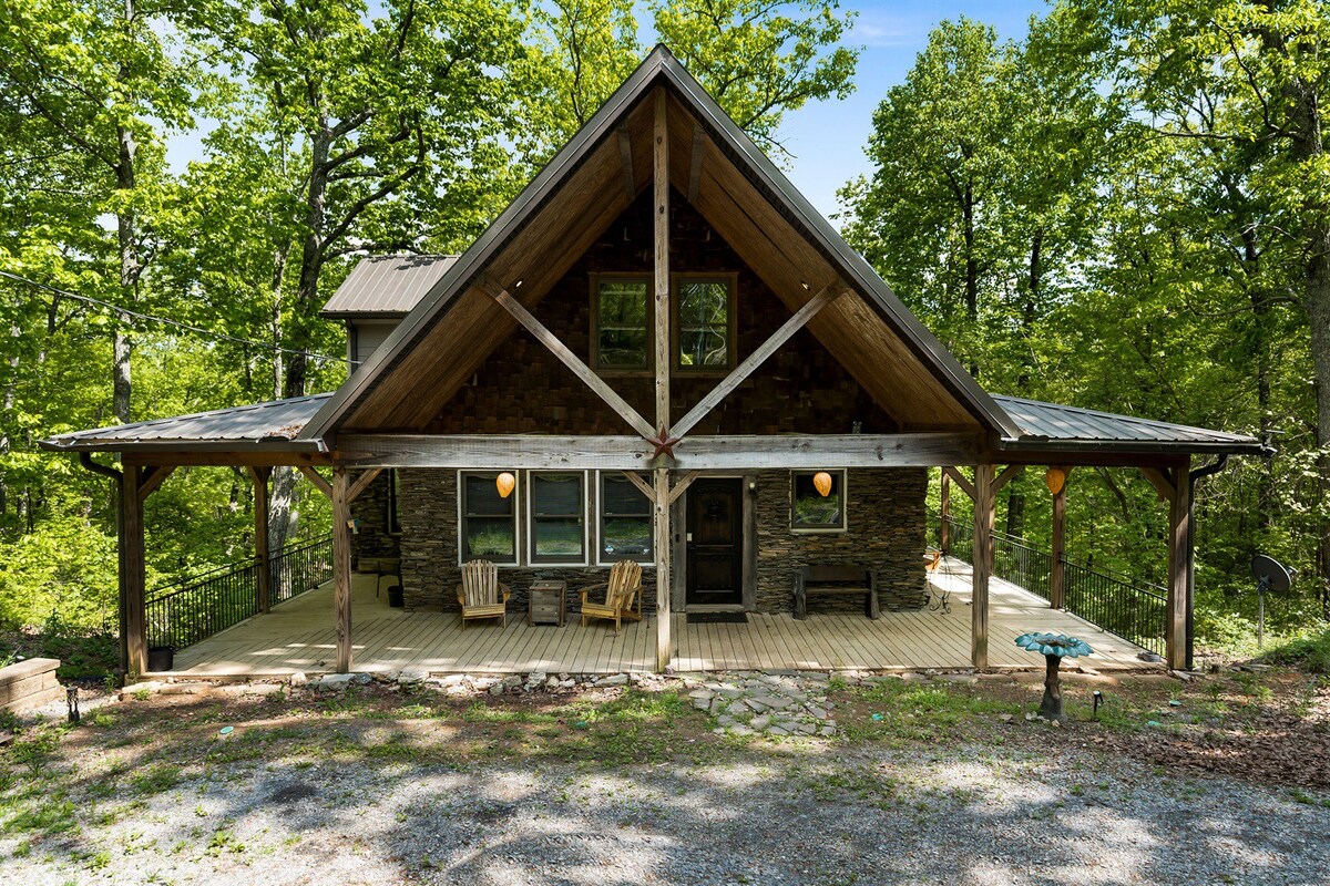 Rustic Cabin Retreat - Perfect Staycation Spot!