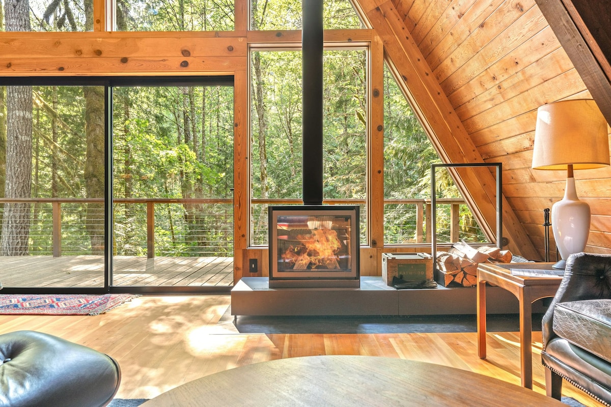 3BR A-frame with river views, woodstove, & deck
