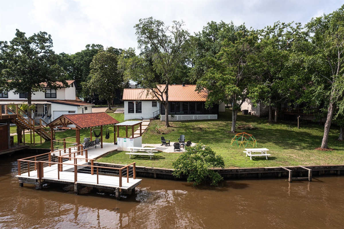 Eagle's Cove: Lake Livingston Waterfront Retreat