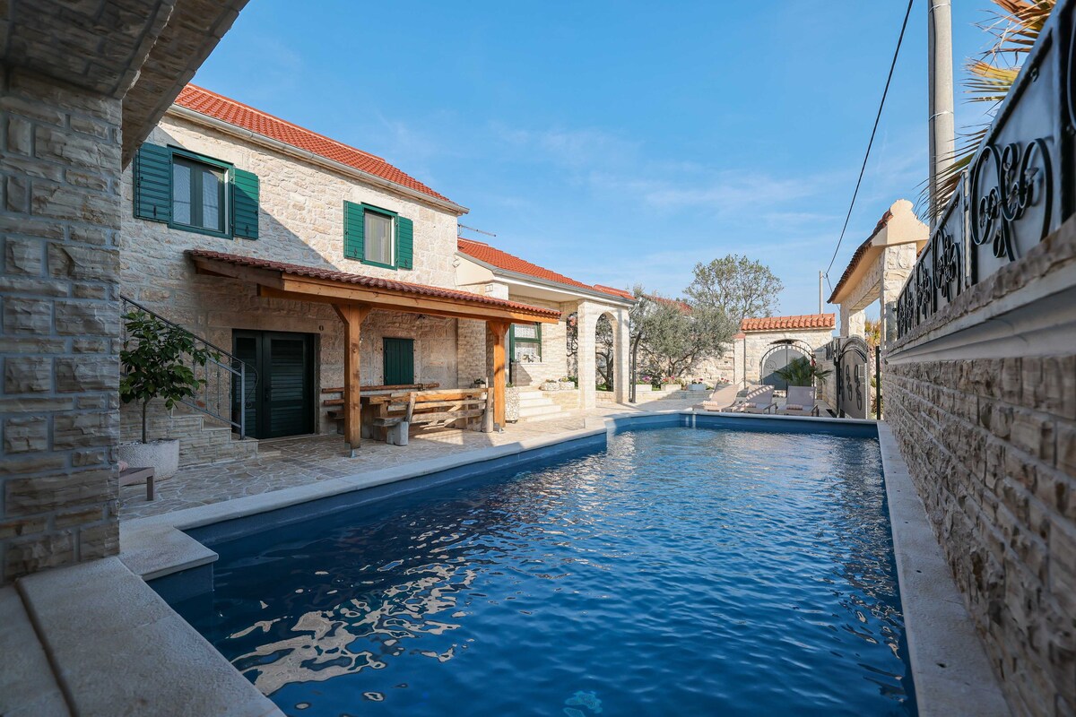 Villa Vita-Three Bedroom Villa with Swimming Pool