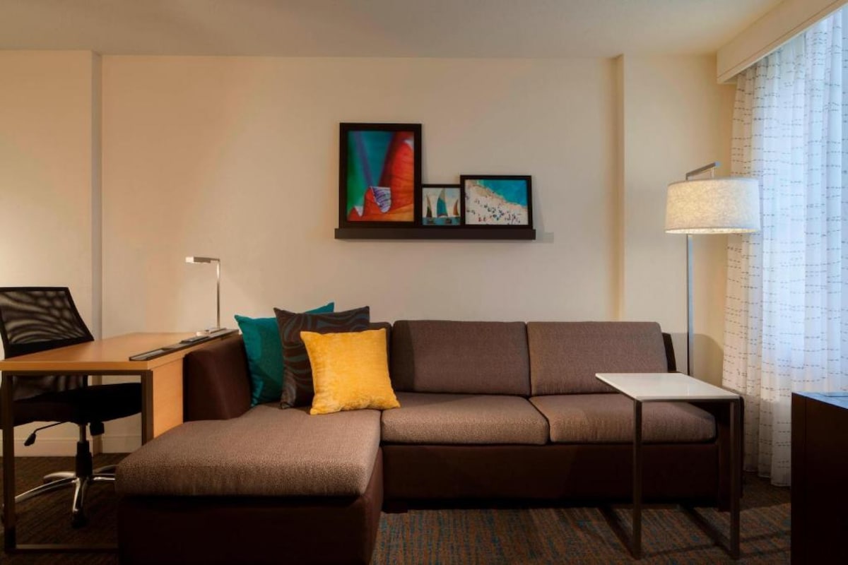 Exquisite One Bedroom Suite| No Cleaning Fee